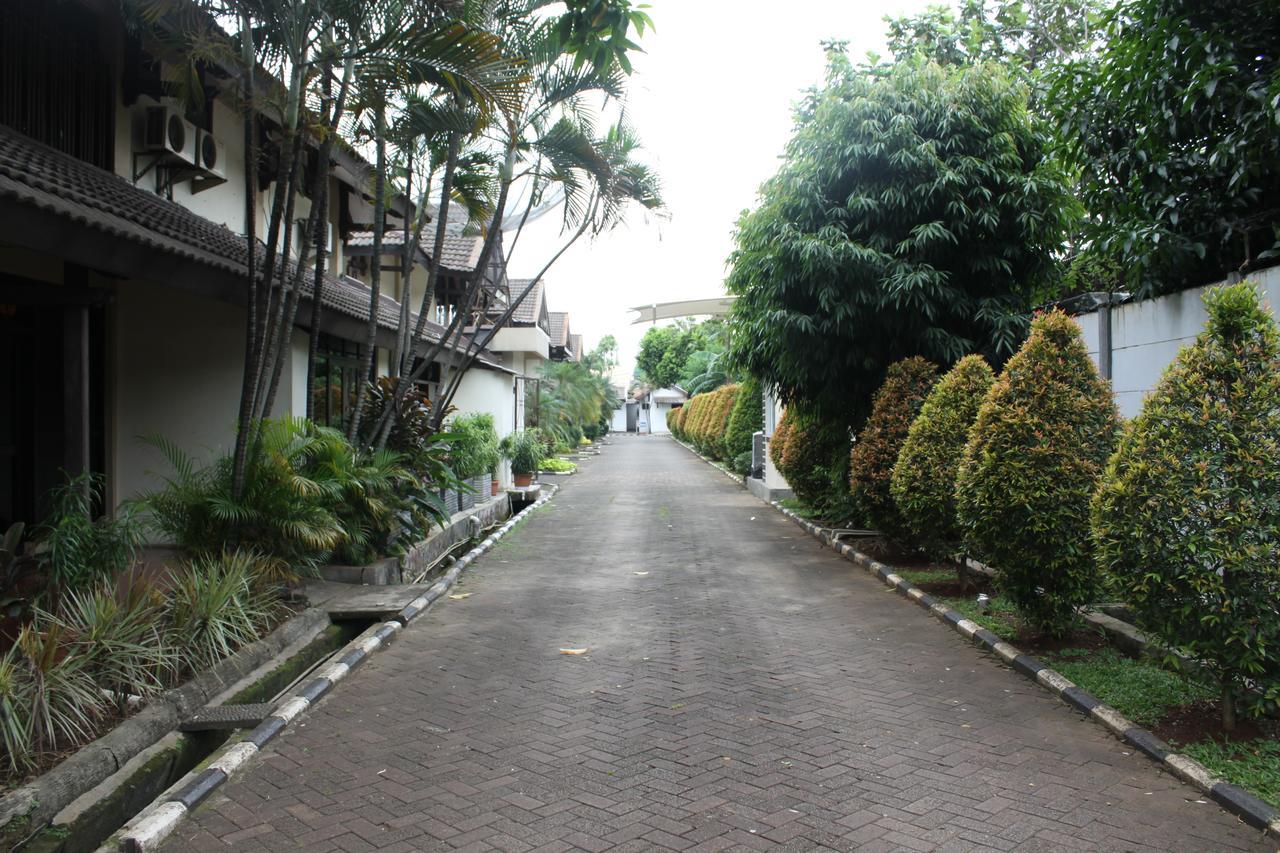 C'One Hotel Pulomas Jakarta Bagian luar foto